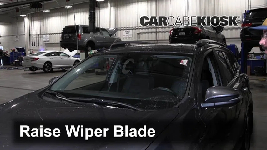 2017 Toyota RAV4 Hybrid Limited 2.5L 4 Cyl. Windshield Wiper Blade (Front) Replace Wiper Blades